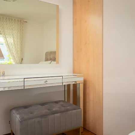 Apartmán Cecilia Apartment, Private Parking Included