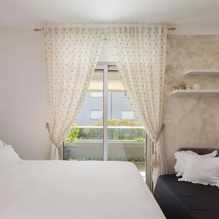 Cecilia Apartment, Private Parking Included Apartman