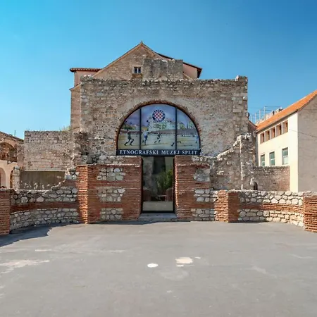 Cecilia Apartment, Private Parking Included