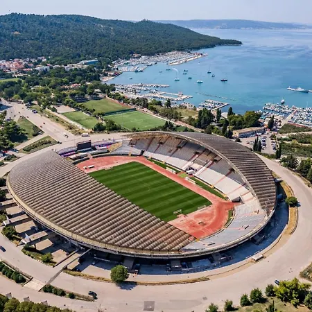 Apartment Cecilia Apartment, Private Parking Included