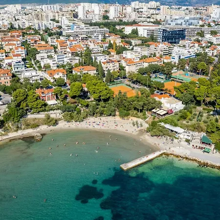 Apartman Cecilia Apartment, Private Parking Included *