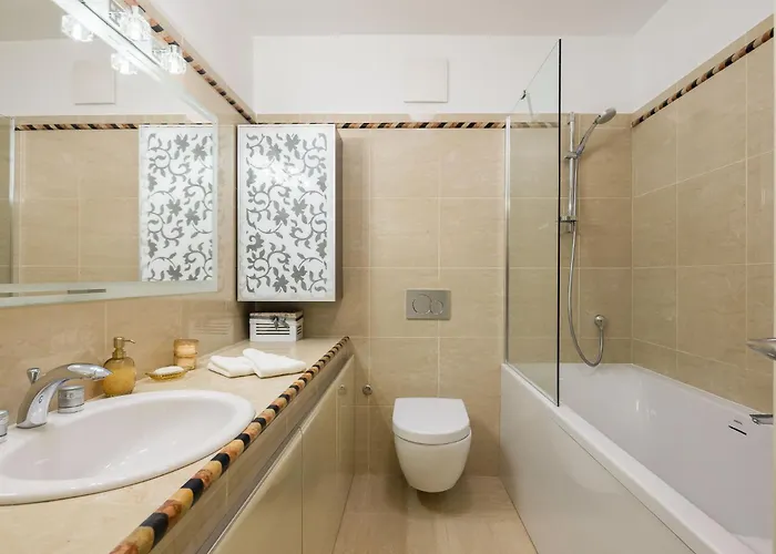 Apartment Cecilia Apartment, Private Parking Included