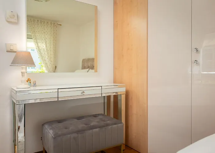 Apartment Cecilia Apartment, Private Parking Included