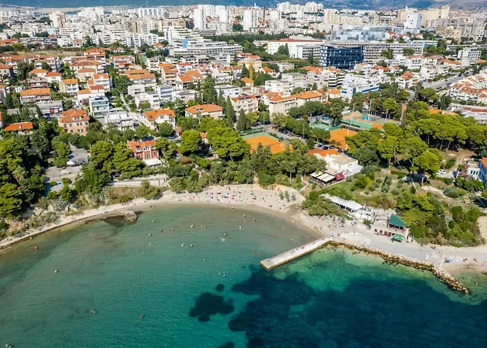 Apartment Cecilia Apartment, Private Parking Included *