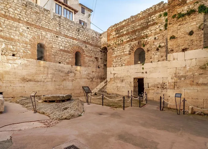 Cecilia Apartment, Private Parking Included *