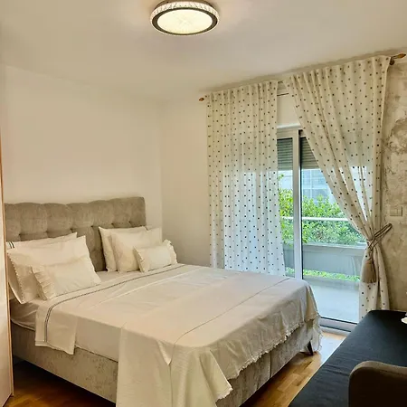 Cecilia Apartment, Private Parking Included Διαμέρισμα *