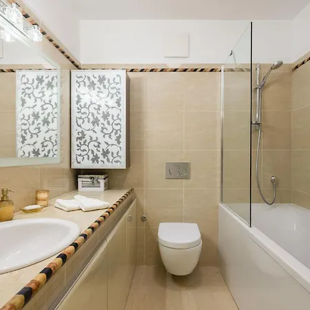 Διαμέρισμα Cecilia Apartment, Private Parking Included
